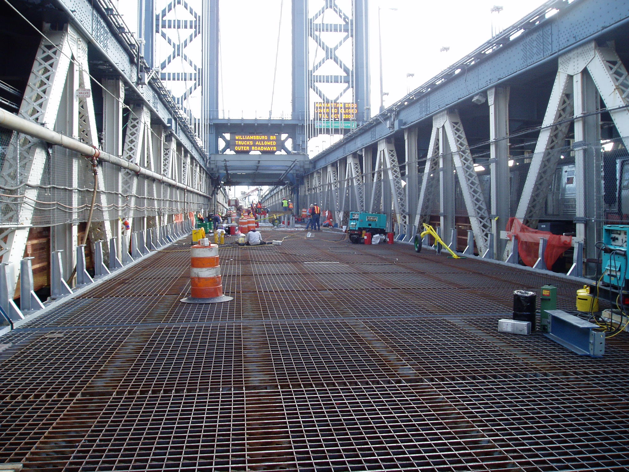 Manhattan Br Lower Roadway Grating
