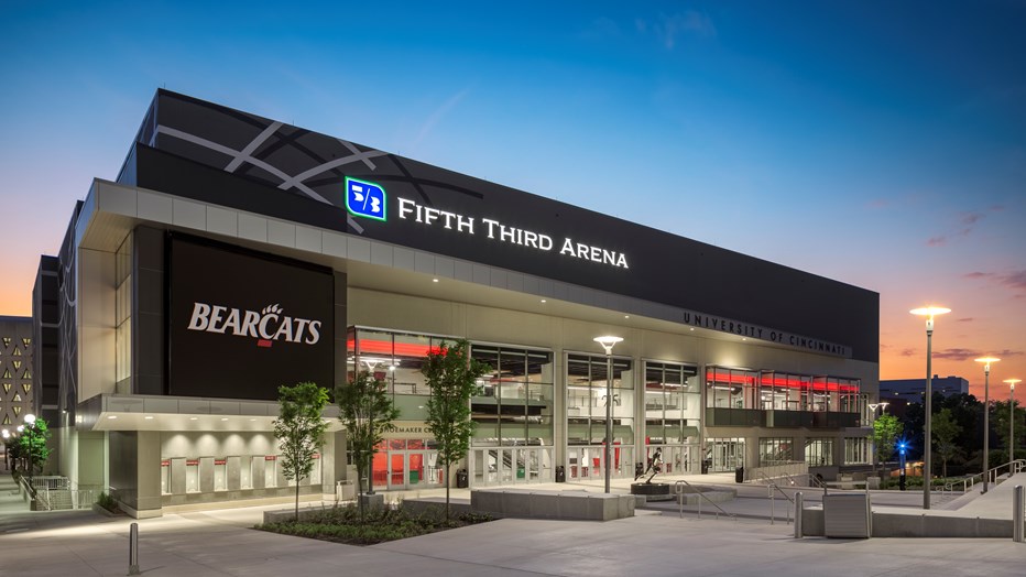 The University of Cincinnati needed an arena with more seating and upgraded amenities. The Skanska-Megan Joint Venture team transformed the 220,000-SF facility into a modern venue.
