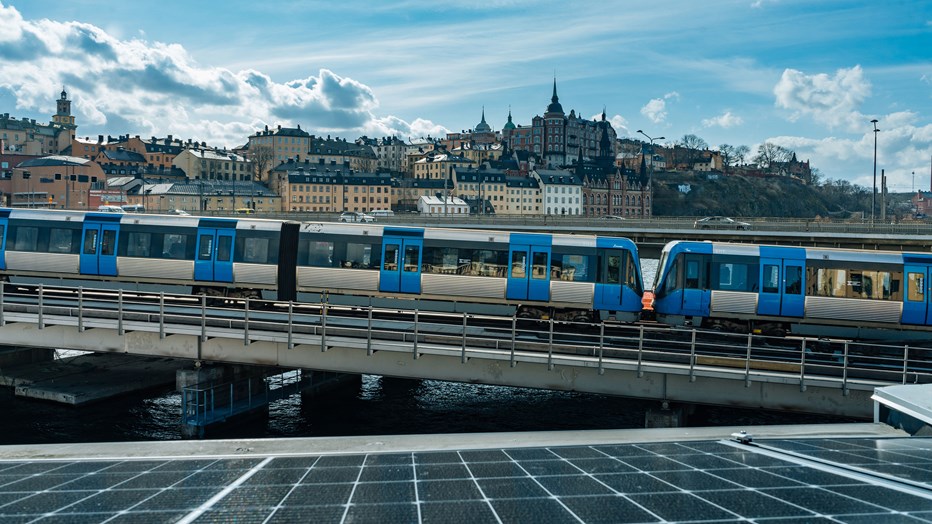 The project with solar cells on the roofs of the construction sheds is supported by the eco-label "Bra Miljöval" and can in the long run reduce both power consumption and climate impact. The project with solar cells on the roofs of the construction sheds is supported by the eco-label "Bra Miljöval" and can in the long run reduce both power consumption and climate impact.