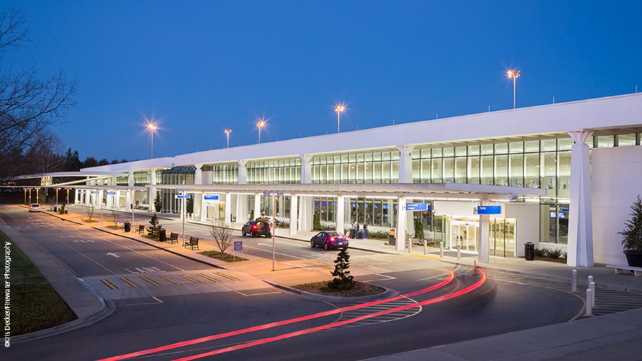 Greenville-Spartanburg International Airport needed to correct functional deficiencies, increase and enhance amenities for travelers and prepare the airport for future growth. Skanska, in a joint venture with Moss Construction, completed this massive project by using a detailed phasing and logistics plan that minimized disruptions and ensured the safety of passengers, airport staff and team members. (Photo credit: Kris Decker/Firewater Photography) Greenville-Spartanburg International Airport needed to correct functional deficiencies, increase and enhance amenities for travelers and prepare the airport for future growth. Skanska, in a joint venture with Moss Construction, completed this massive project by using a detailed phasing and logistics plan that minimized disruptions and ensured the safety of passengers, airport staff and team members. (Photo credit: Kris Decker/Firewater Photography)