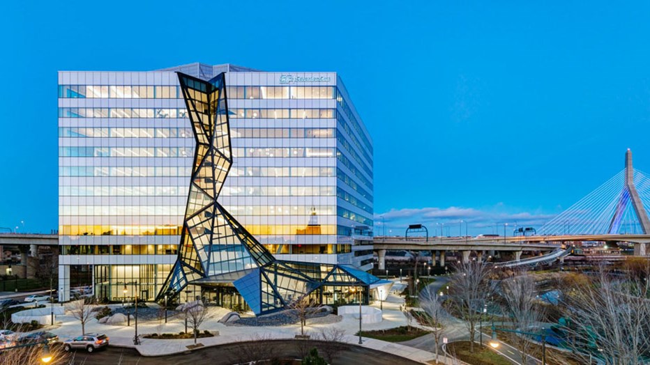 As a leading provider of language, travel and education services, EF Education First wanted a state-of-the-art building that reflected its growth as a company and the importance of education, design and innovation. Skanska built the project as the centerpiece of NorthPoint, an area once dominated by warehouses and rail yards. 